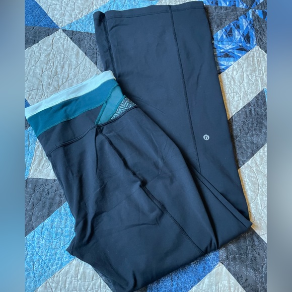 Lululemon flare like new🦋🌺☘️☘️ - Picture 11 of 12